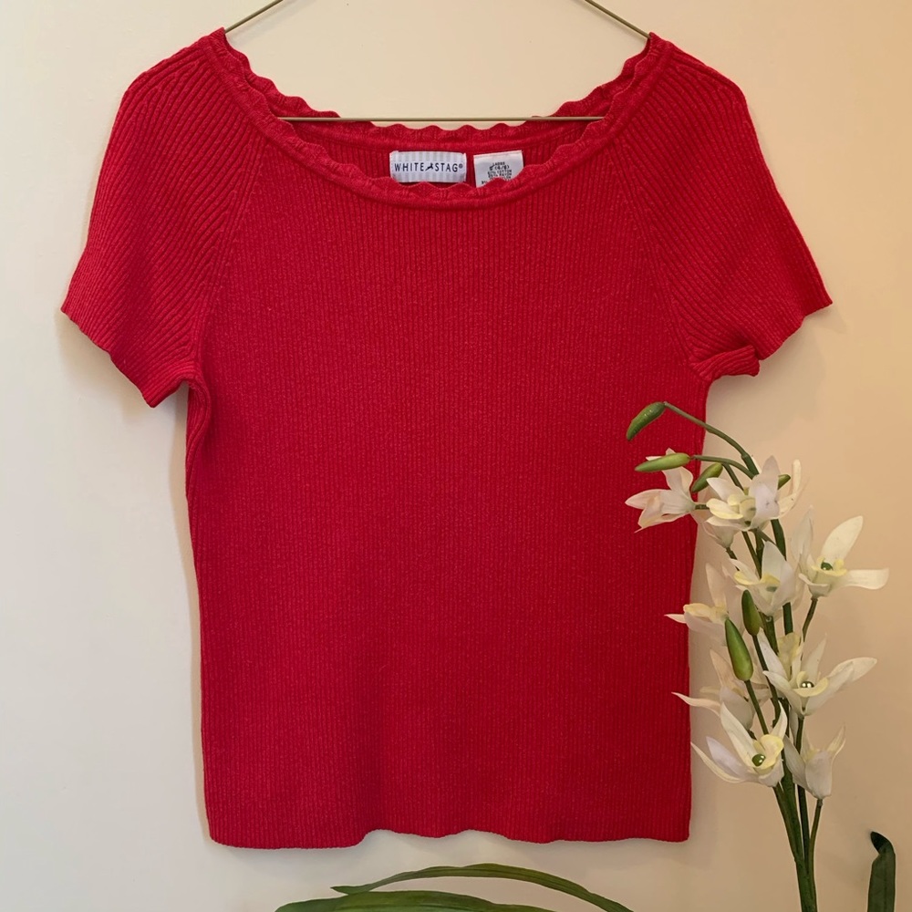 Red ribbed tee